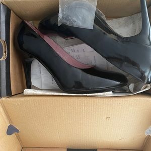 Gorgeous Black Pumps! With original box + extra heel caps 🥰